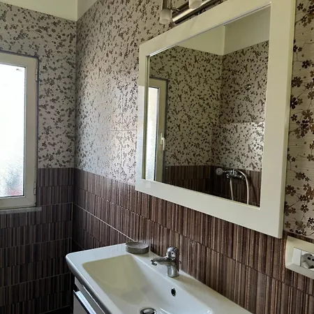 アパート Bejart 8 ティラナ